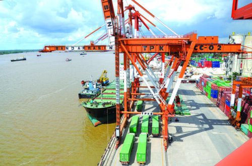 Pekerjaan Gaji dan Tugas Operator Crane Pelabuhan