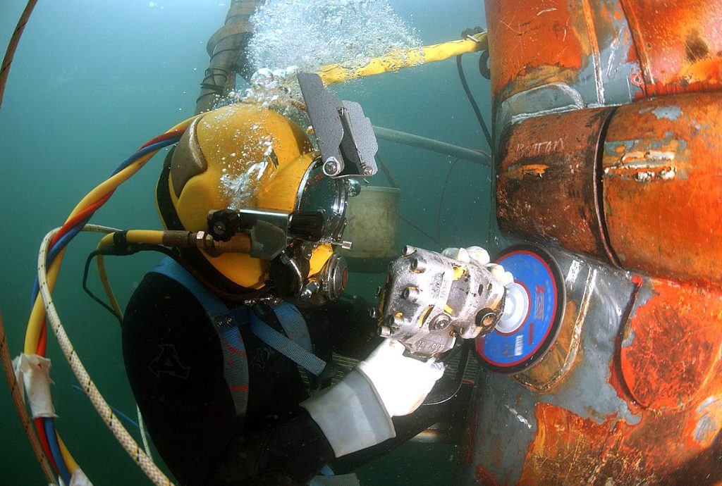 5+ Gaji Tukang Las Bawah Laut dan Tunjangan LokerPintar.id