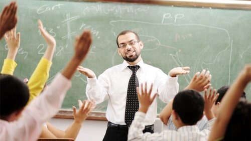 Guru Adalah: Kode Etik, Tugas, Peran dan Karakteristik