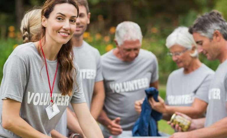 Volunteer Adalah: Arti, Manfaat, Alasan, Dan Cara Menjadi - LokerPintar.id