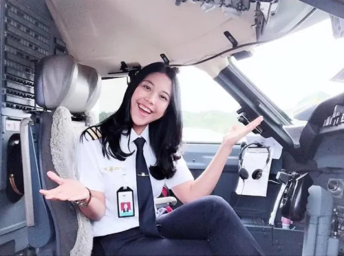 Profil Pilot Perempuan Indonesia Tania Artawidjaya